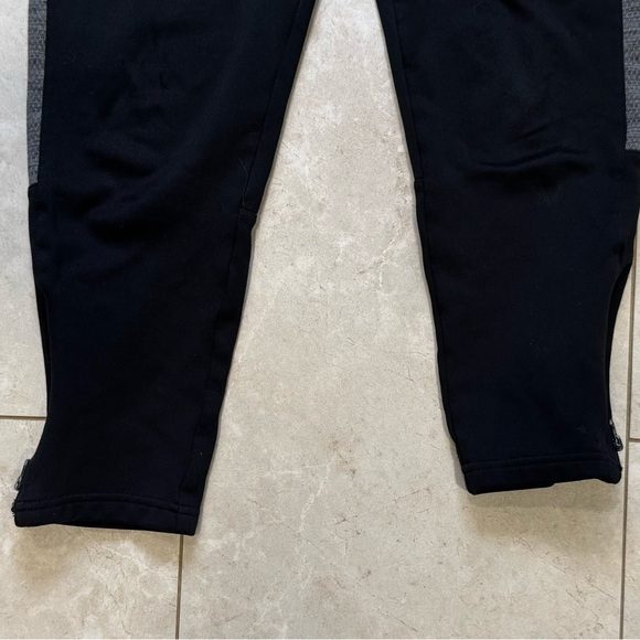 Boys size 8-10 Black Jogging pants with zippers at the ankles - Picture 6 of 6